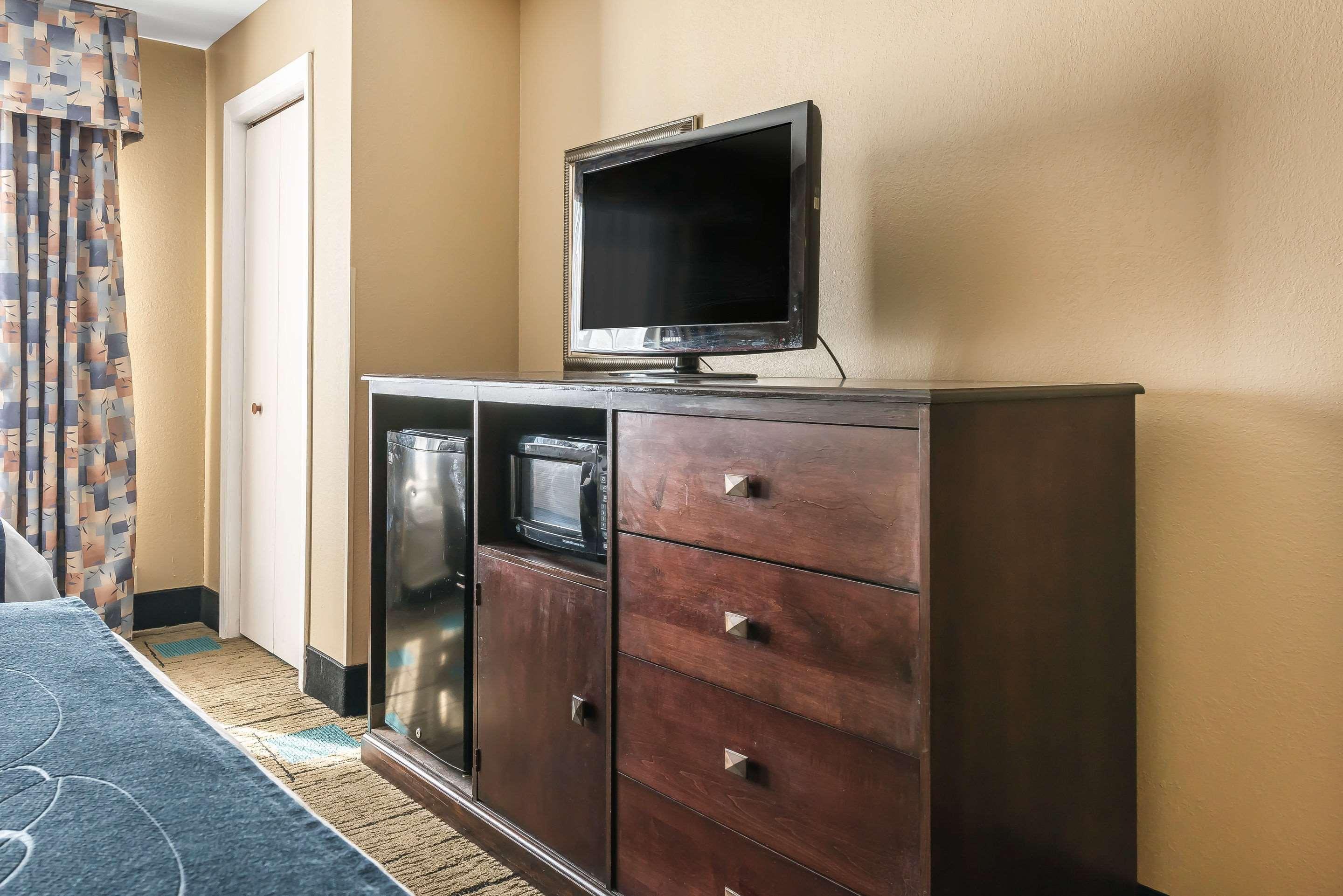 Comfort Suites Near Mcas Beaufort Exterior photo