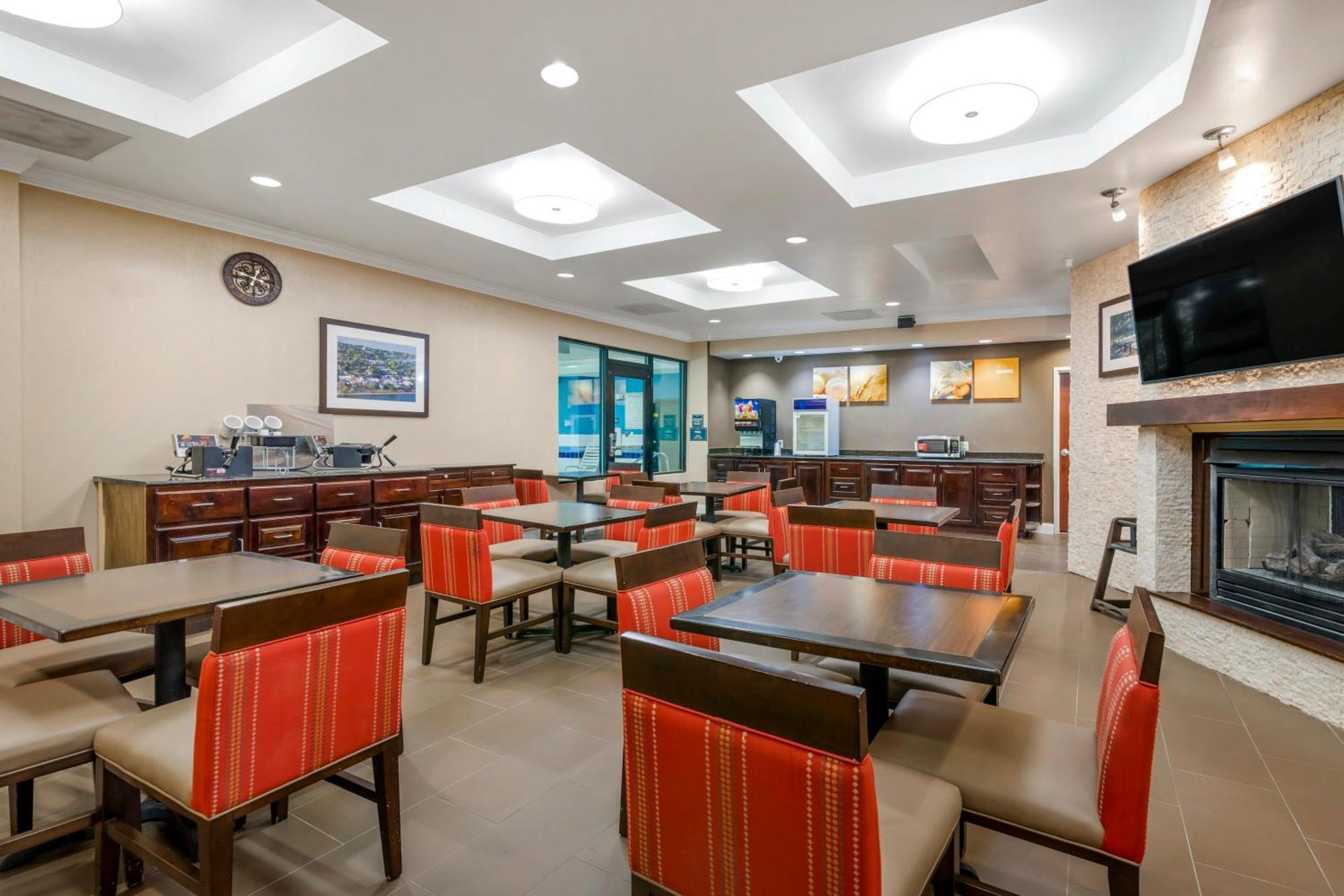 Comfort Suites Near Mcas Beaufort Exterior photo